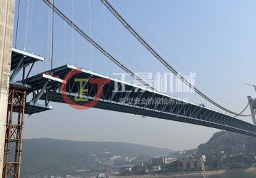 郭家沱長江大橋橋梁外側(cè)施工臺車